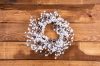 Karácsonyi koszorú, havas gömbökkel és tobozokkal, 50 x 50 x 14 cm